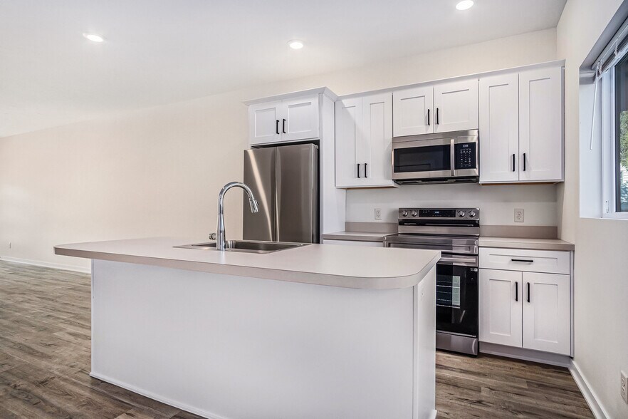 Building Photo - 11 Deloney Ave NW