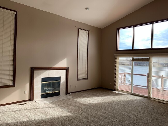 Building Photo - 1698 Mackwood Rd