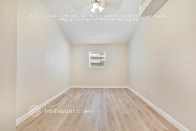 Building Photo - 3401 Paris Pl