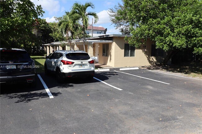 Building Photo - 1139 NE 10th Ave