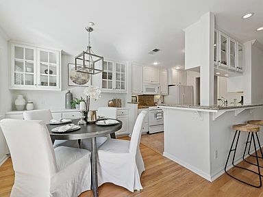 Building Photo - 20 Willow Rd