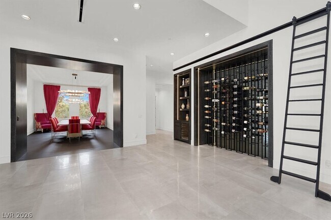 Building Photo - 20 Pebble Hills Ct