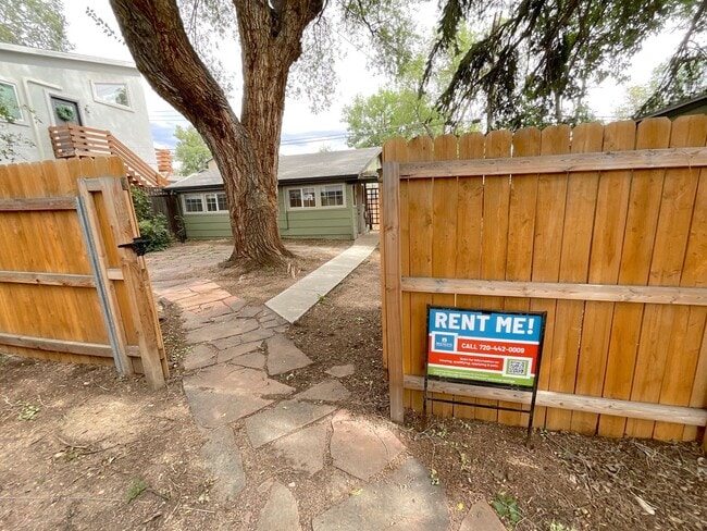 Building Photo - 1 Bedroom Home Available Near W Pikes Peak...