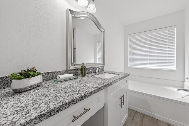 Building Photo - 9111 Grand Villa Ln