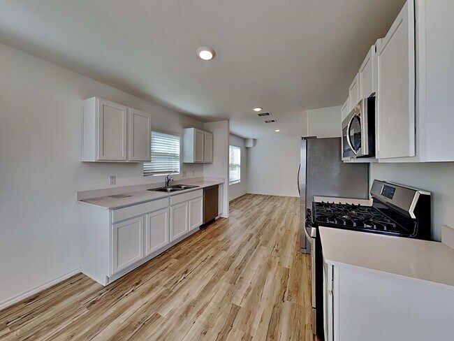 Building Photo - 24043 Mustang Run Dr