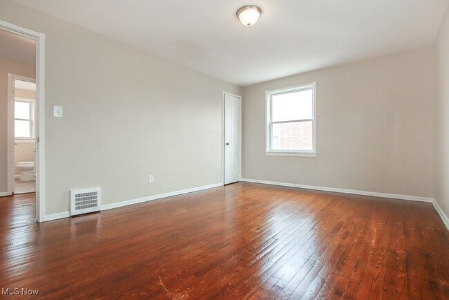 Building Photo - 257 E 250th St