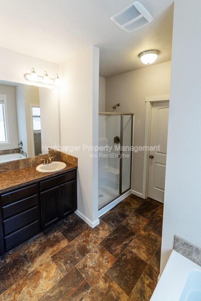 Building Photo - 8915 W Red St