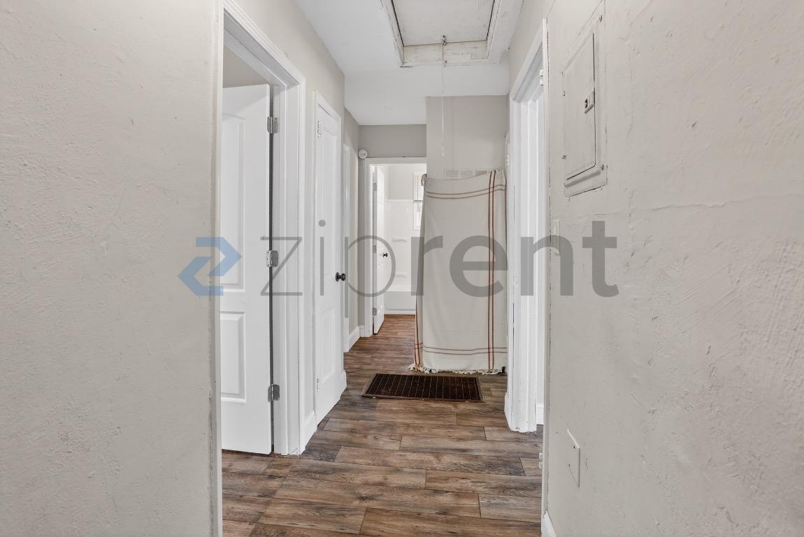 Building Photo - Unit 2