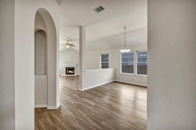 Building Photo - 216 Meadowside Dr