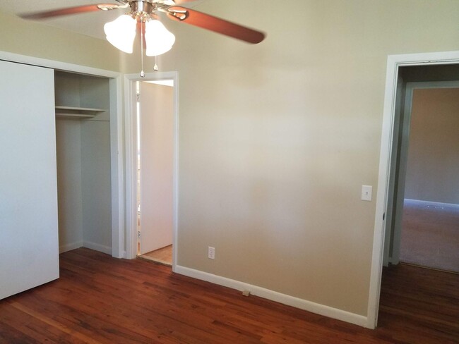 Building Photo - Charming 3BD/2BA Two-Story Home with Pictu...