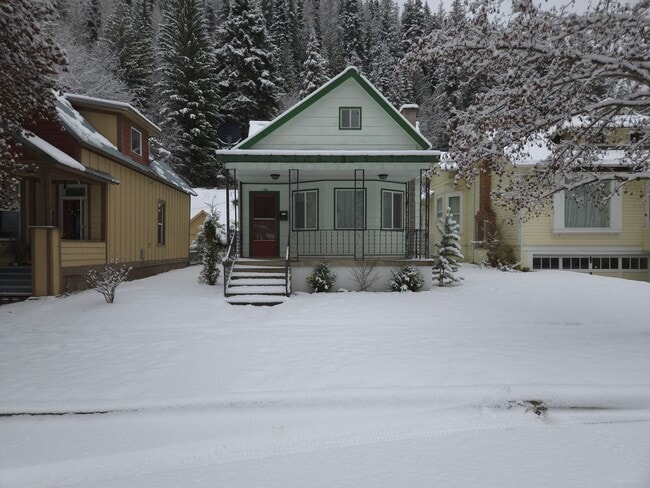 Building Photo - Nice house with a huge garage