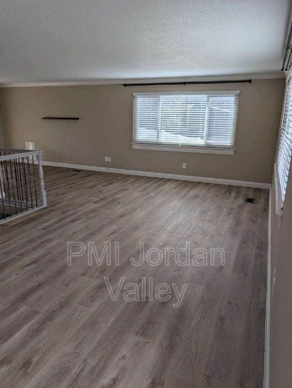 Building Photo - 1394 N 400 E
