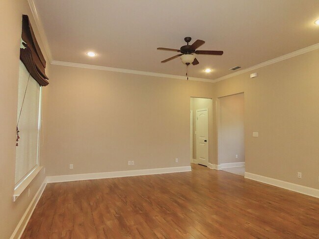 Building Photo - Extraordinary 3 Bedroom, 2 Bath Home in Southeast Tyler! Coming Soon!