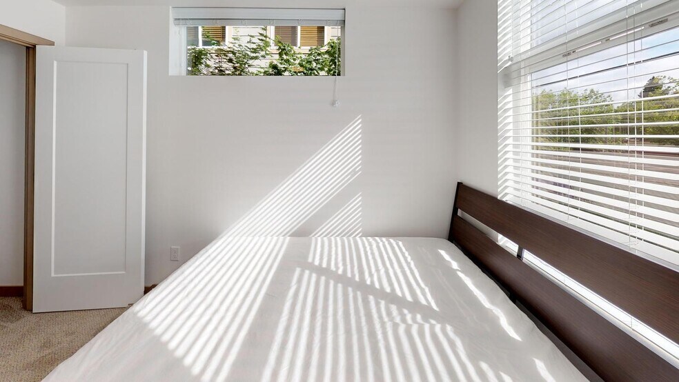 Building Photo - 3308 Claremont Ave S