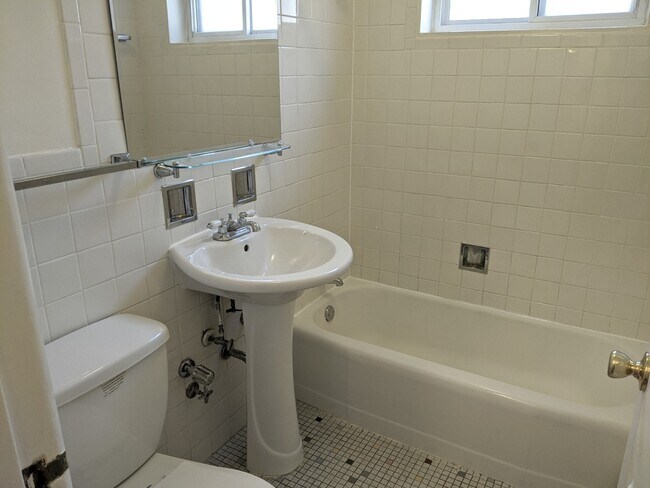 Bathroom - 922 Hinman Ave