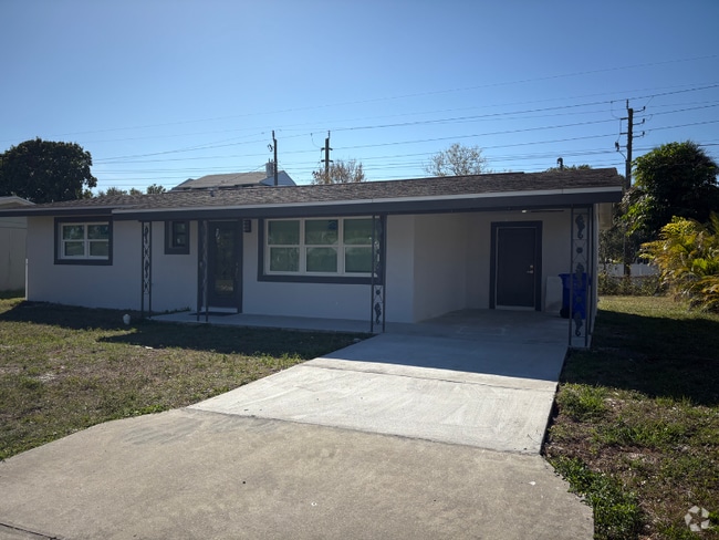 Building Photo - 4744 West Dr