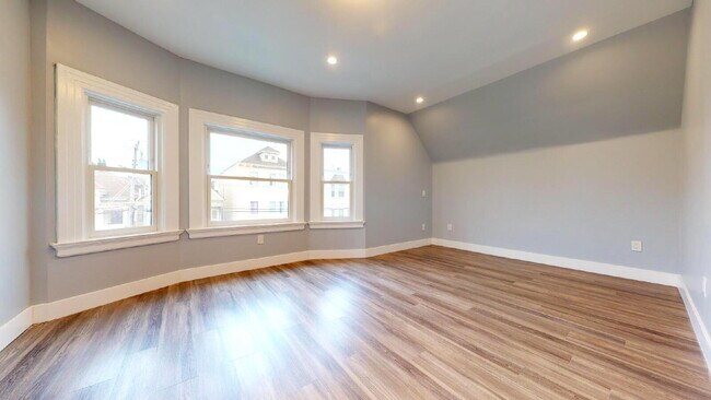 Building Photo - "Lake Street Victorian w/ Classic Charm & Modern Updates 3-Bed 2.5 Baths in one of SF's highly so...