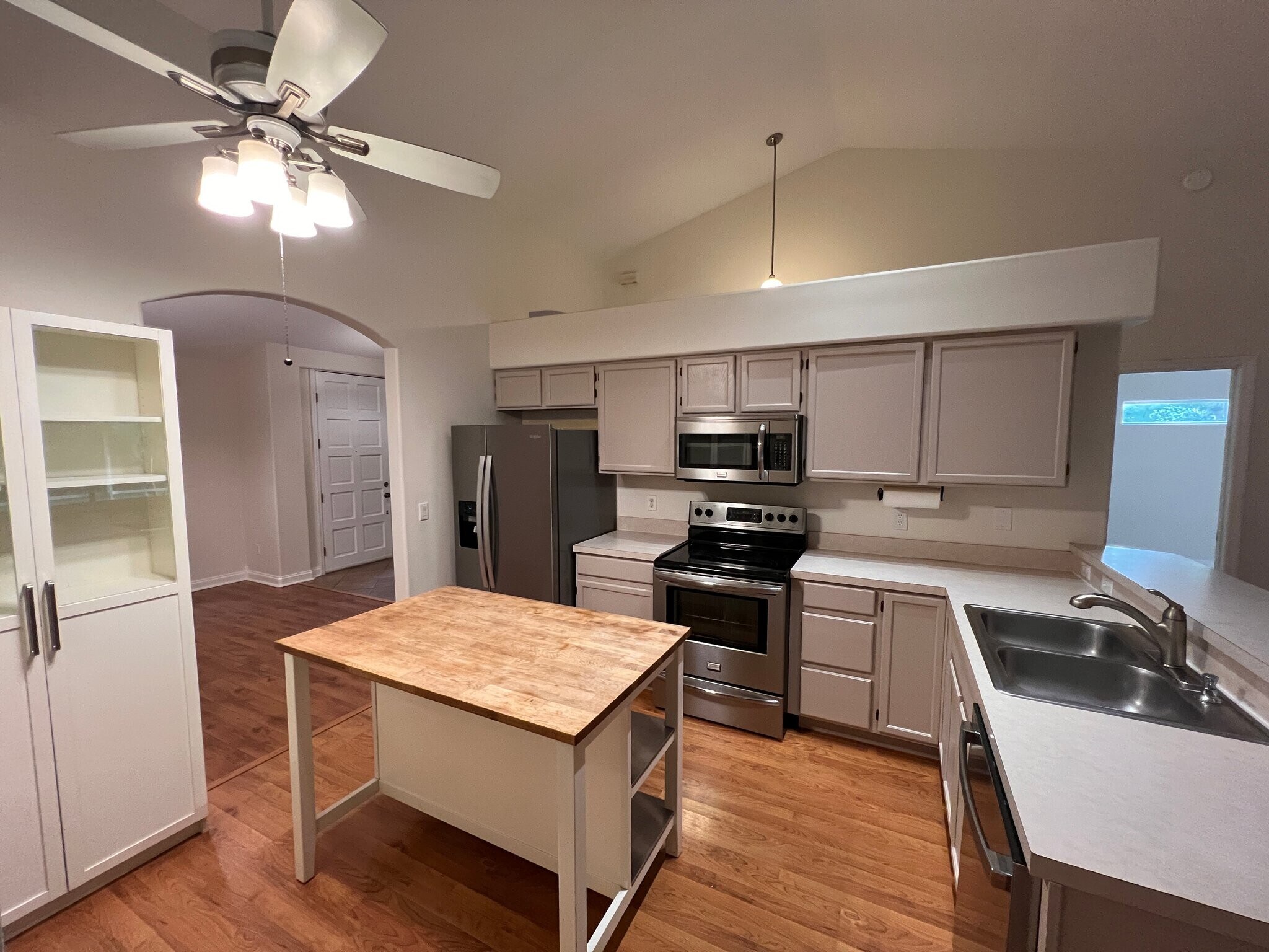 Building Photo - 345 Silver Pine Dr