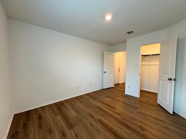 Building Photo - 208 Magione St