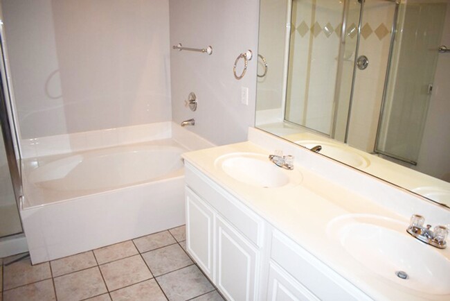 Building Photo - 11901 Gold Creek Dr E