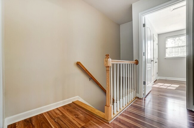 Building Photo - Charming Townhome in Sought-After Williams...
