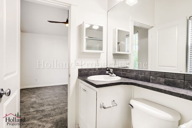 Building Photo - 16028 SW Gage Ln