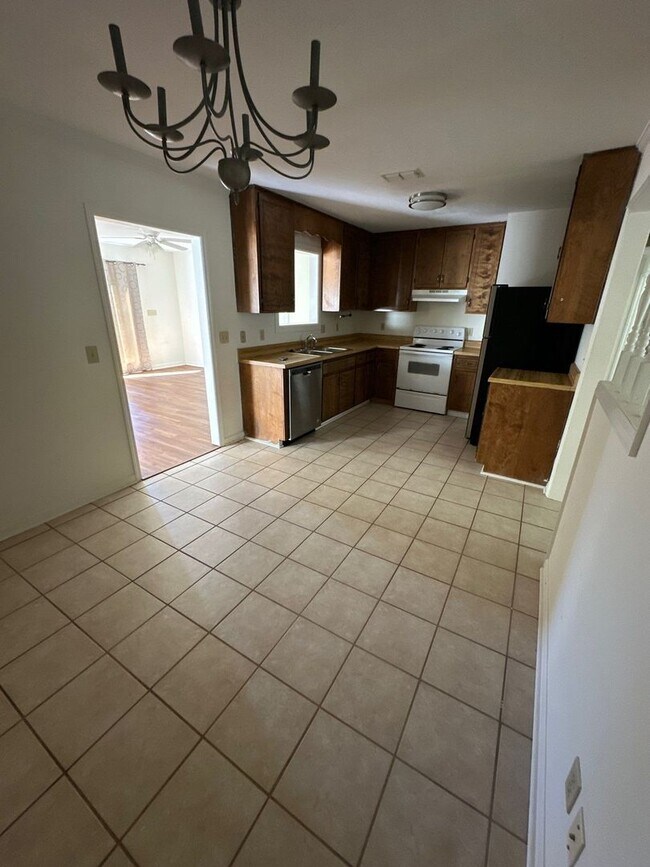 Building Photo - 3 bed, 2 bath house in Killearn- Arbor Hills, Available Now!