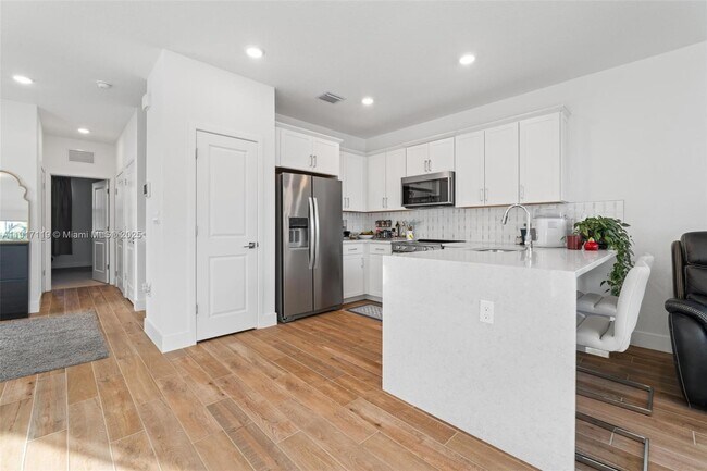 Building Photo - 210 SW 170th Ave