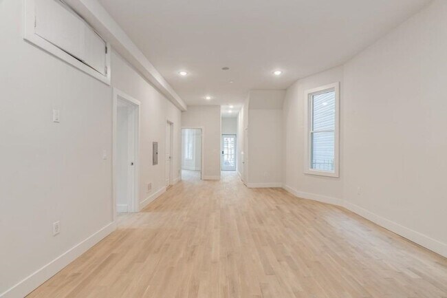 Building Photo - 543 Palisade Ave