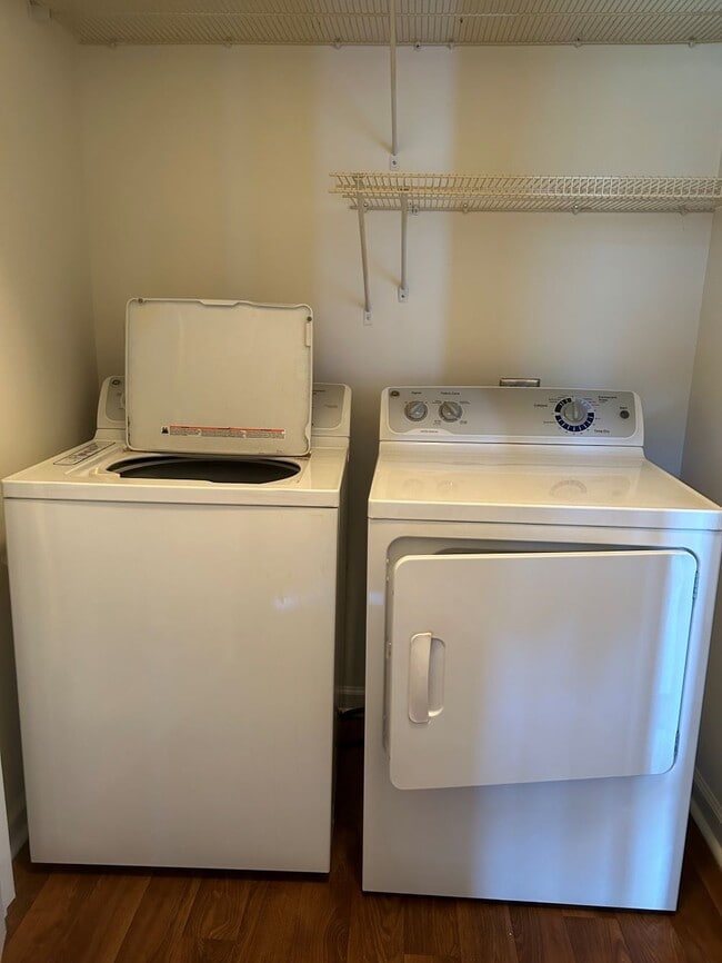 Building Photo - 2099 Oak St