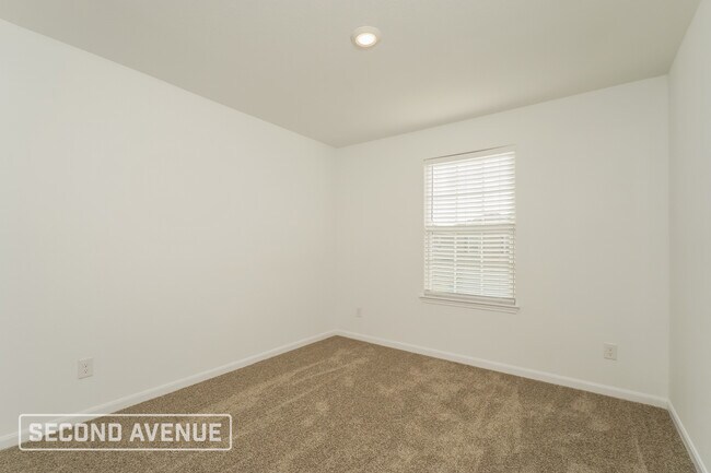 Building Photo - 3027 Jackson Smt