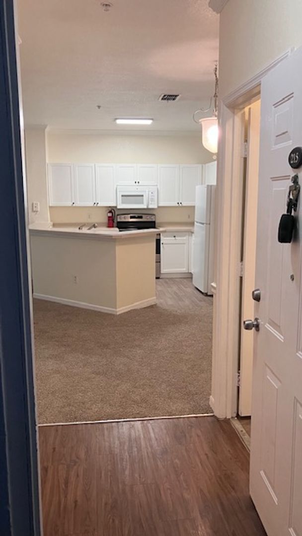 Building Photo - Condo for rent