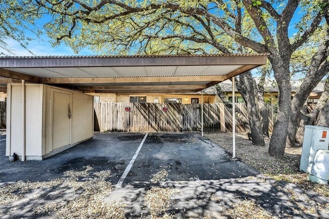 Building Photo - 8219 Summer Side Dr