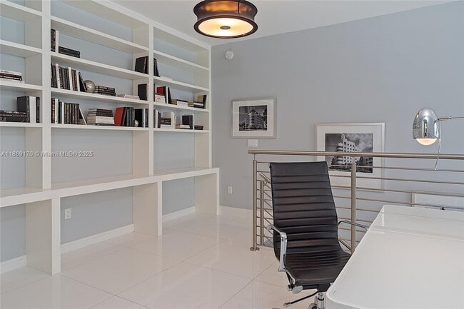 Building Photo - 2020 N Bayshore Dr