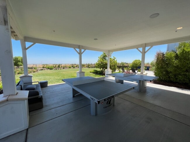 Building Photo - Newer Construction Home located in desirab...