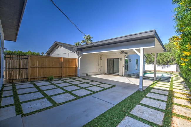 Building Photo - 6929 E Mariposa Dr