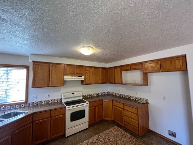 Building Photo - 1241 W Kimra St