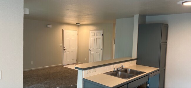 Building Photo - 10066 W Garverdale Ln