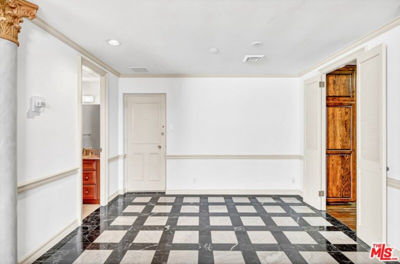 Building Photo - 10433 Wilshire Blvd