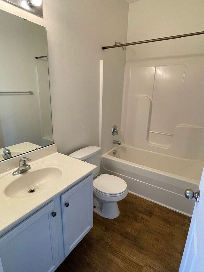 Building Photo - 2BR Townhome w/ Deeded Parking, In-Unit W/D, Patio in Optimist Park