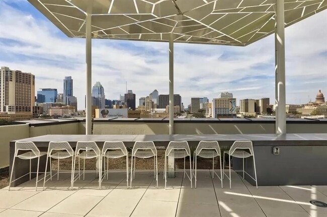 Building Photo - 800 Embassy Dr