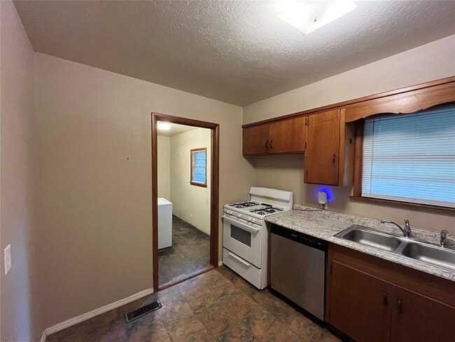 Building Photo - 1603 Franklin Dr