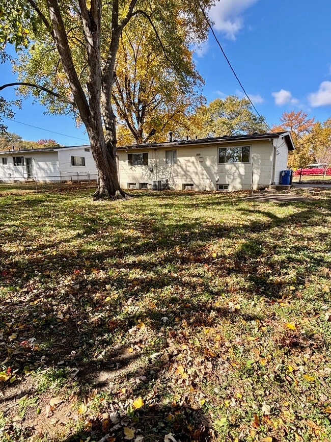 Building Photo - 710 Loyola Dr