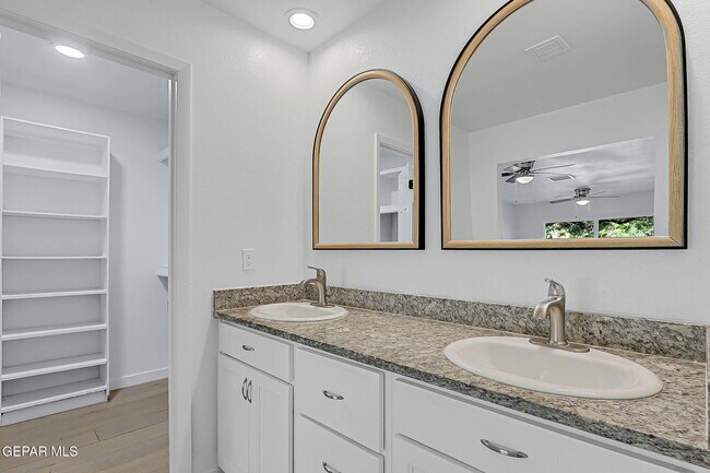 Building Photo - 4828 Ballerina Dr