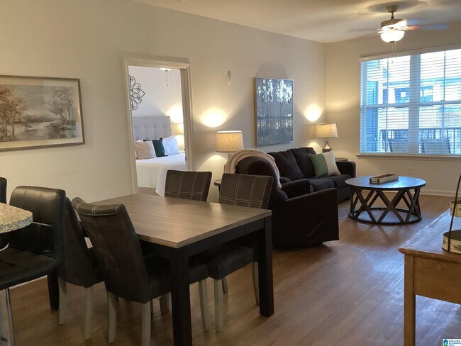 Building Photo - 1840 Oxmoor Rd