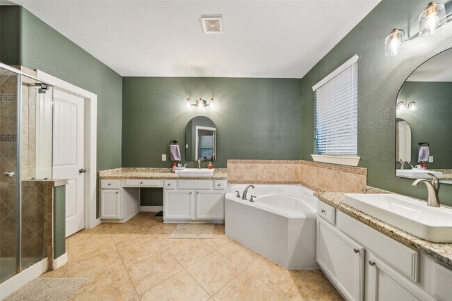 Building Photo - 15311 Kenny Dr