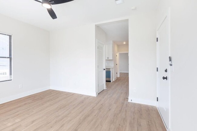 Building Photo - 504 Boulevard NE