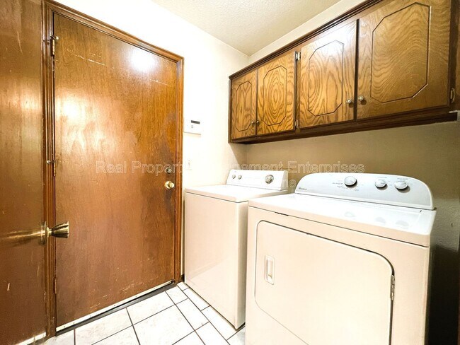 Building Photo - 5804 Republic Dr