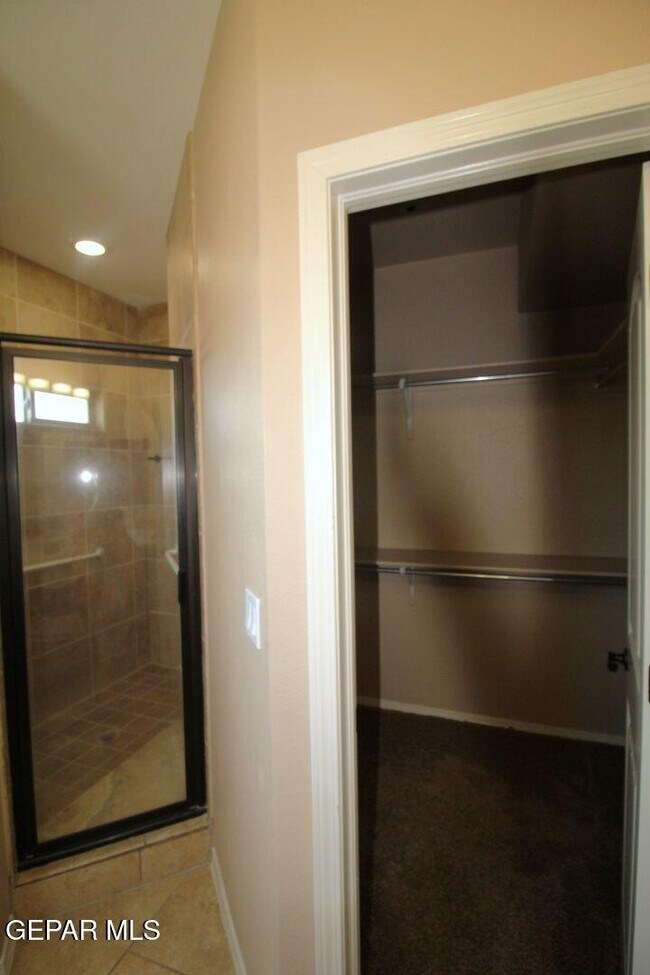 Building Photo - 3900 Loma Cortez Dr