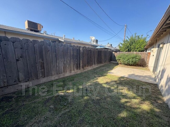 Building Photo - 941 S Demaree St